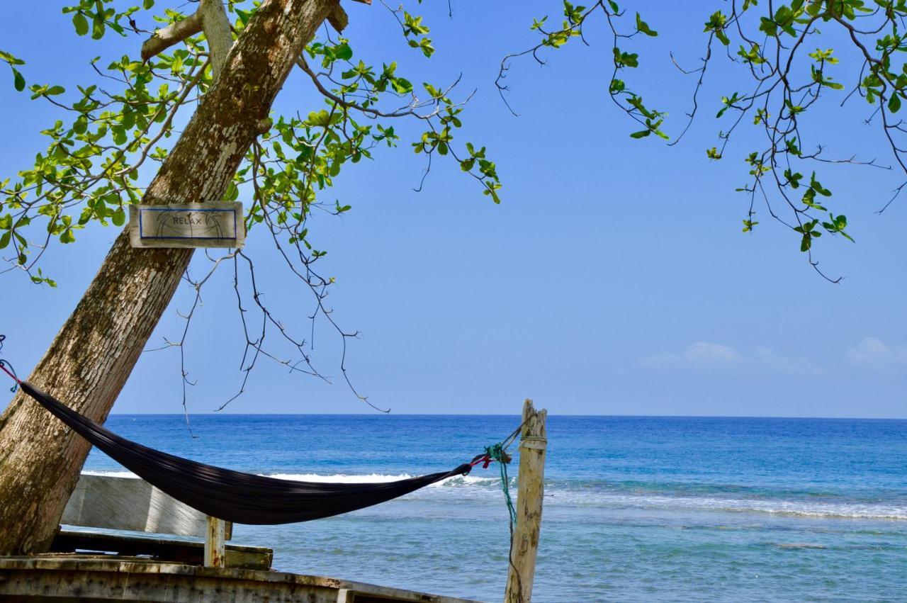 Pristine Paradise Dive Resort - Togean Islands, Una Una Pulau Unauna Екстер'єр фото