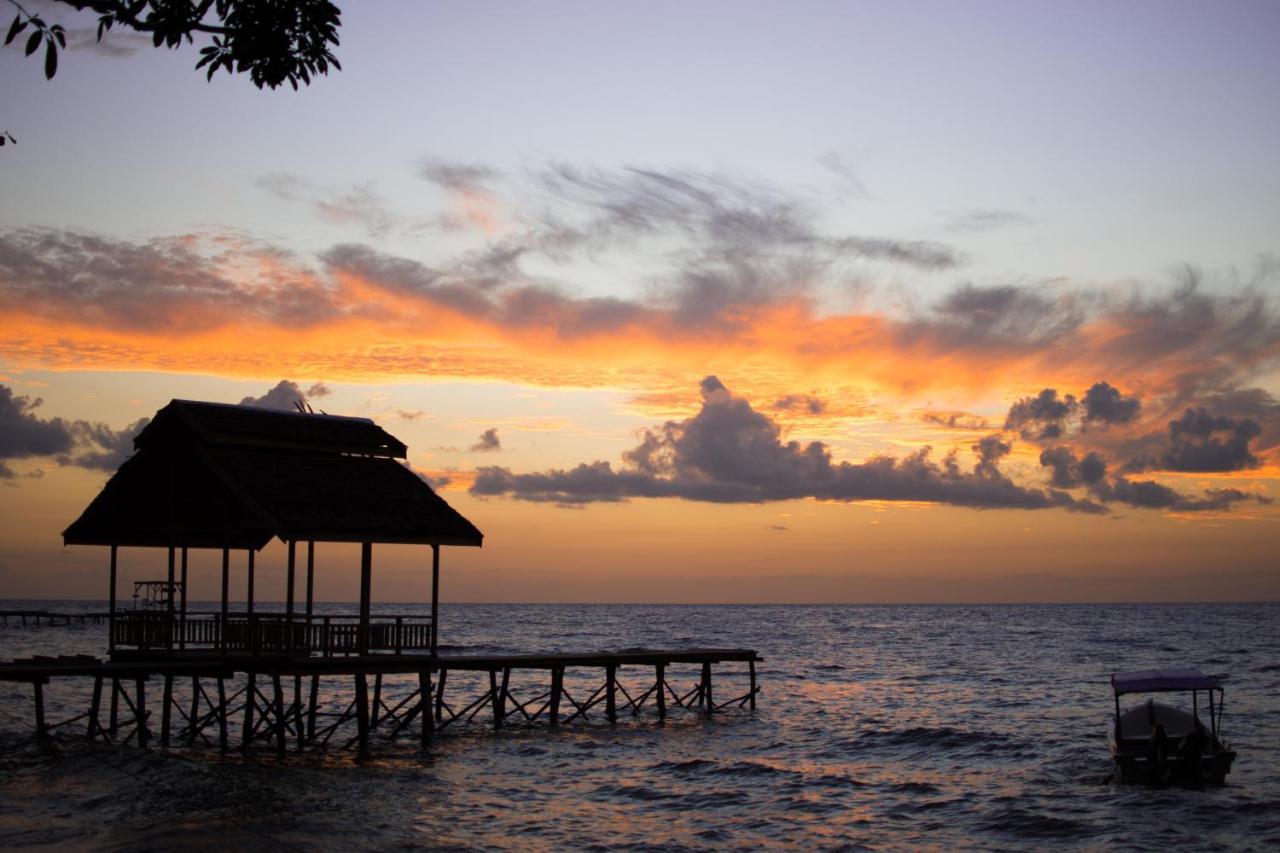Pristine Paradise Dive Resort - Togean Islands, Una Una Pulau Unauna Екстер'єр фото