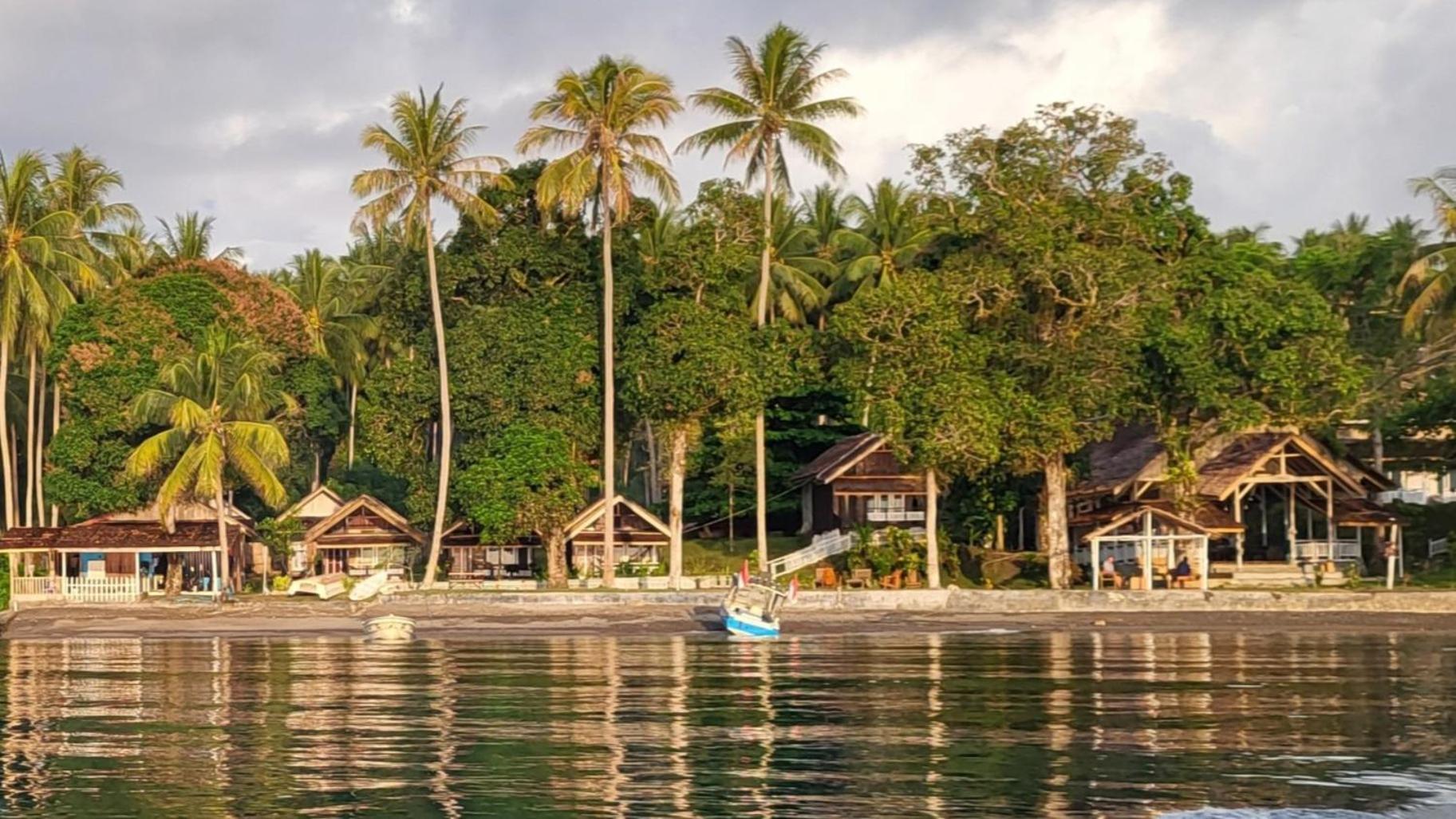 Pristine Paradise Dive Resort - Togean Islands, Una Una Pulau Unauna Екстер'єр фото