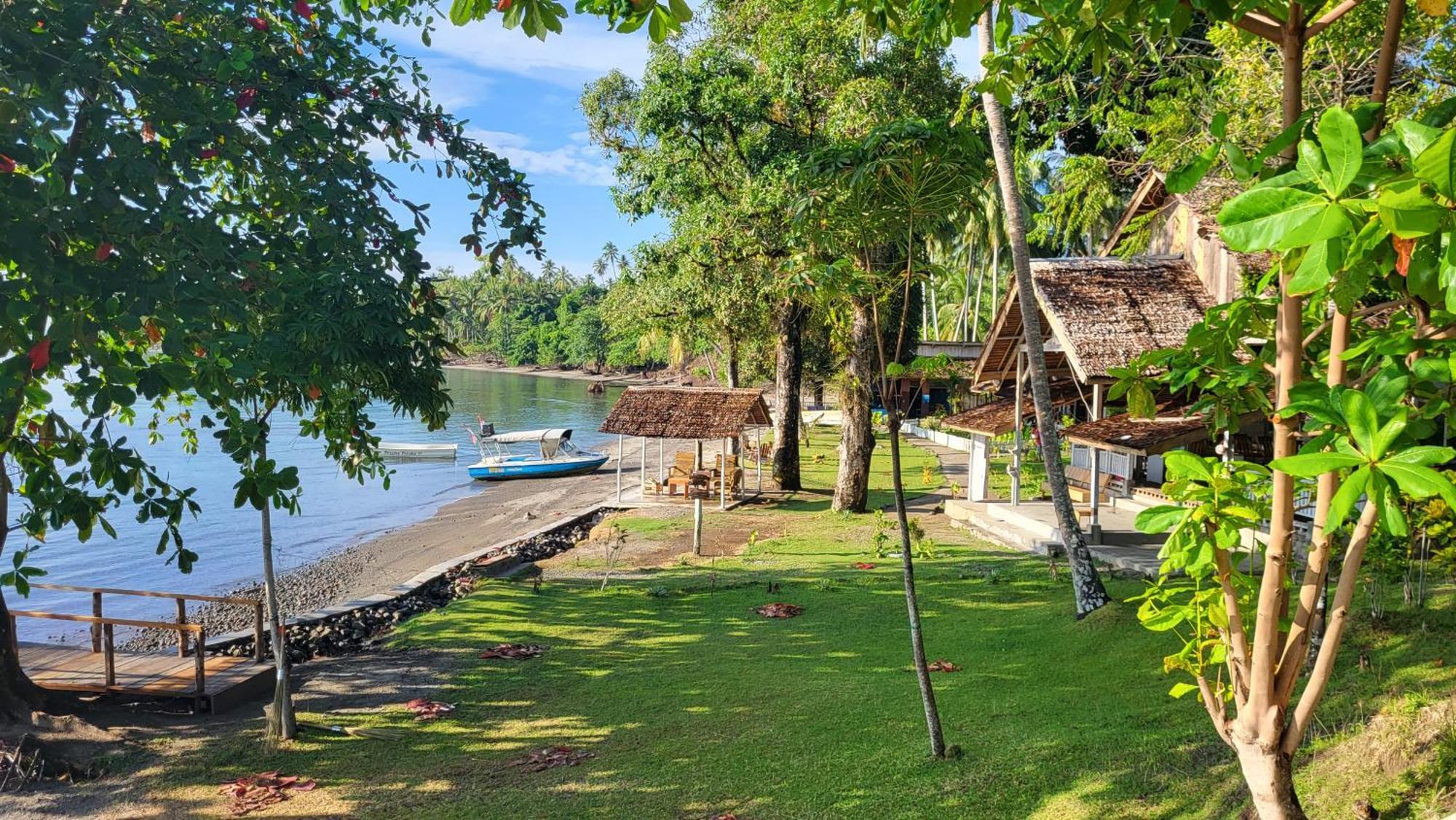 Pristine Paradise Dive Resort - Togean Islands, Una Una Pulau Unauna Екстер'єр фото