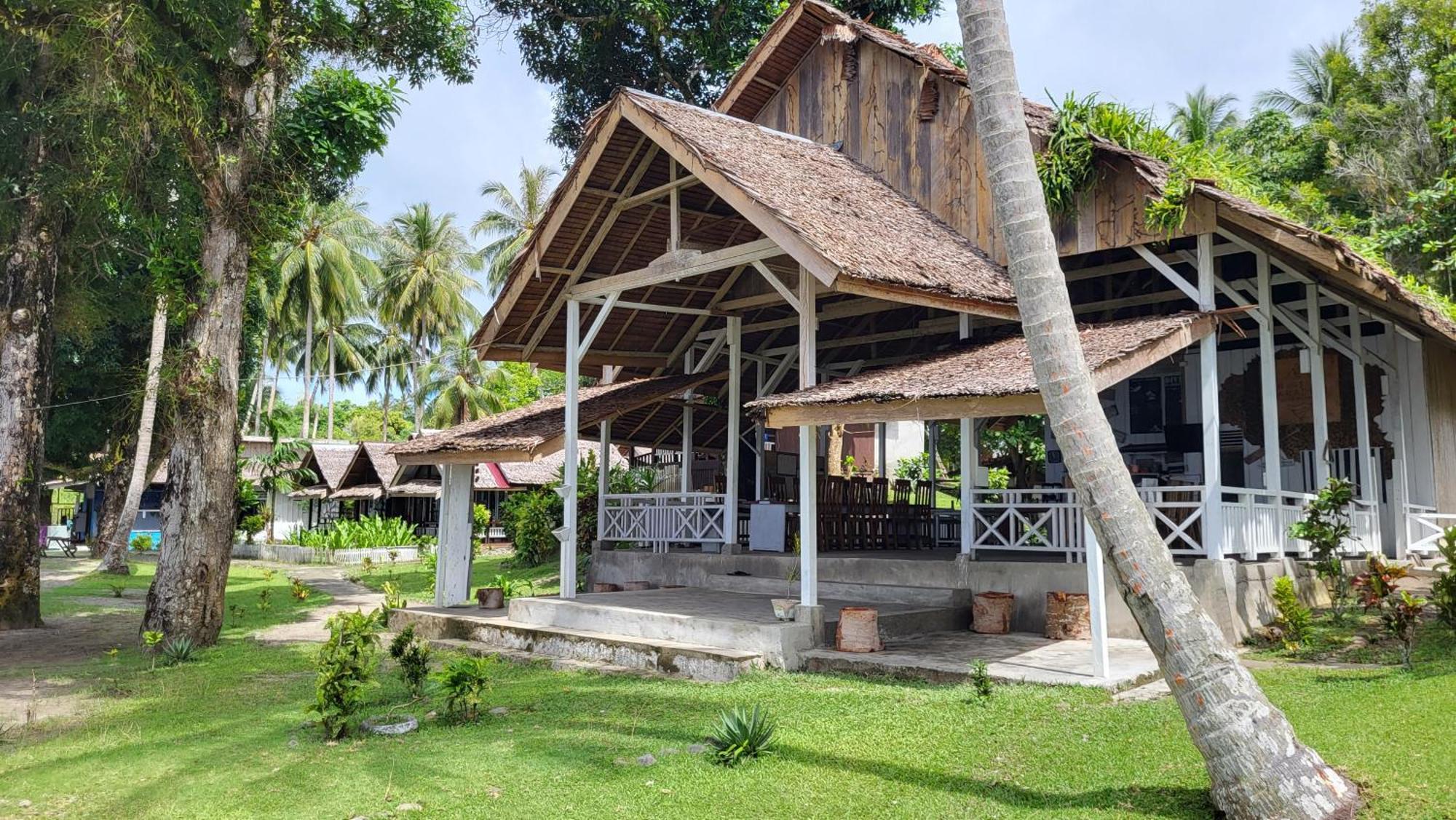 Pristine Paradise Dive Resort - Togean Islands, Una Una Pulau Unauna Екстер'єр фото